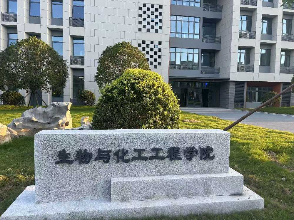 宁波市扬州职业大学体育场高杆灯项目